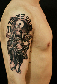 tatuaggi di bracciu è Laozi à cavallu di tatuu di vacca