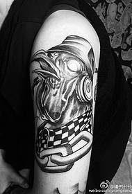 fekete-fehér nagy kakas kar tetoválás kép