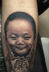 Tattoo tattoo portráid lámh beag buachaill an-gleoite