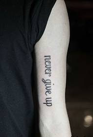 nascosto nella parte interna del braccio parola inglese tatuaggio immagine