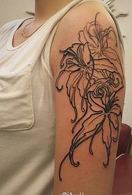 persoonlike ink blomme arm tatoo prentjie