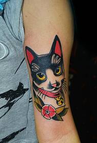 foto di un simpatico gattino tatuaggio all'interno del braccio