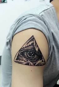 Arm God Oční tetování je plné osobnosti
