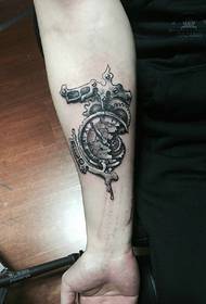 slomljena ruka sat tetovaža slika jedinstvena osobnost
