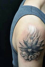 gilet uomo braccio nero grigio loto tatuaggi tatuaggio