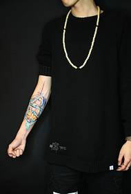 črna moška roka majhna slika jadralne tetovaže