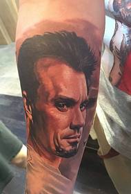 rokas krāsa vīriešu portreta tetovējums attēls