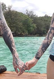 ζευγάρια στο τατουάζ τατουάζ τατουάζ διακοπών δεν θέλουν