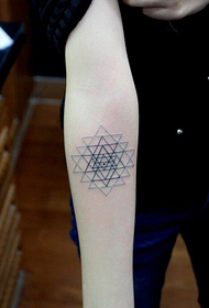 arm driehoek tattoo patroon