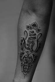 рака креативна црно-бела тотемска слика за тетоважи