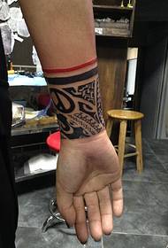 личная красивая рука татуировка тотема