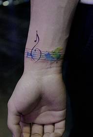imatge del tatuatge del braç d'un amant de la música