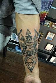 tre immagini di tatuaggi totem braccio stile unico