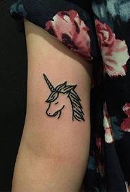 braccio modello semplice tatuaggio unicorno