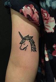 braso nga yano nga unicorn nga tattoo sa bukton