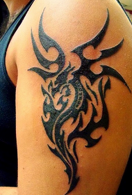 käsi komea lohikäärme totem tatuointi