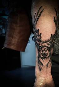 милий зворушливий рука олень голова татуювання малюнок