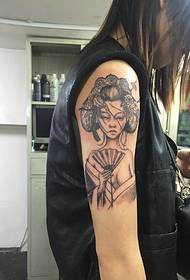 90 dopo il braccio della bambina tatuaggio tatuaggio fiore bianco e nero