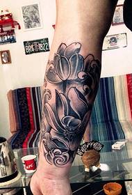 exquisite good-looking arm black and white lotus tattoo pattern