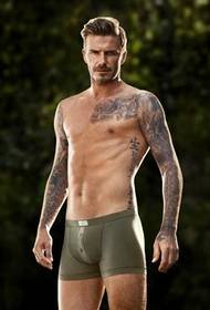 Beckham semi-naken show tatoveringer