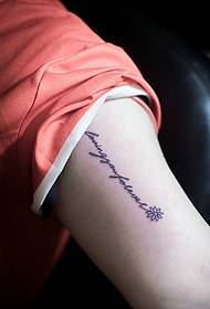 ringa i roto i te tattoo tattoo Ingarihi he maamaa, he marama hoki