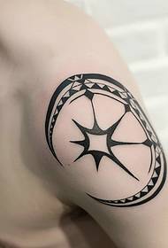 non hai un'immagine del tatuaggio totem braccio