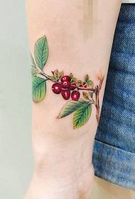 padrão de tatuagem de cereja muito bonita nos ramos