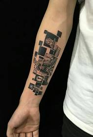 artistikong mamugnaon nga bukton totem tattoo nga litrato