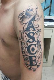 Tatuaje One Piece Ace en el brazo
