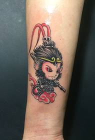 Dasheng también vino a vender un lindo tatuaje de tótem de brazo pequeño