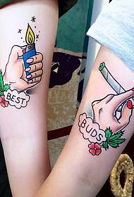 врло индивидуална рука Пар тетоваже тетоважа