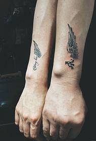 adecuado para fotos de tatuajes de brazo de pareja discreta