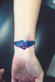 hình xăm cổ tay cá tính loại Totem
