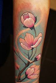 手臂花朵纹身图片正是花开的好季节