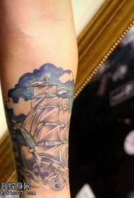 Modèle de tatouage de bras de navigation