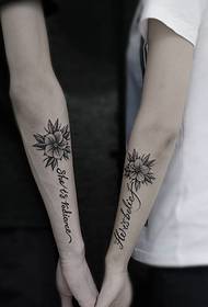 fiori con tatuaggi tatuaggio coppia braccio inglese