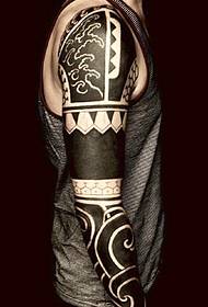 ሊቆም የማይችል ክንድ ክላሲክ totem ንቅሳት