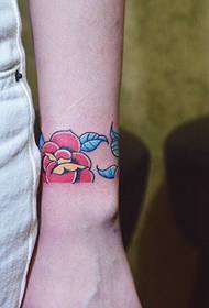 vrlo kreativan uzorak tetovaže u boji ruke