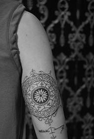 immagine del tatuaggio braccio vaniglia fresca e naturale
