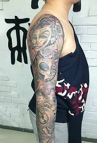 maliwanag na kumikislap na braso kagandahan ng larawan ng tattoo