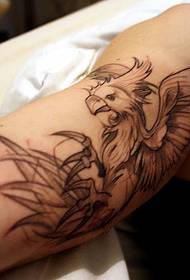tatuaje de personalidade en branco e negro águia de home