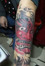 torba roka rdeča tetovaža tatoo tatoo poln samozavesti