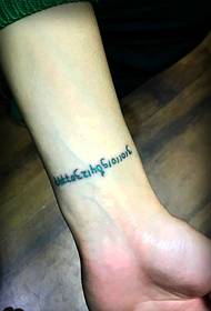 Tattoongilîzî û wêneyên desta dîjîtal a piçûktir a destan