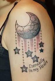 едноставна и свежа тетоважа на месечината