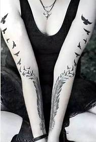 yanafaa kwa mtindo wa uzuri picha ya maua ya tattoo mara mbili