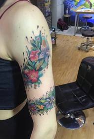 tatuaj braț ghirlandă imagine de modă și rafinat