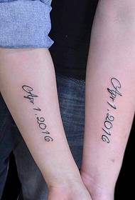 valoare foarte comemorativă a brațului imagine de tatuaj cuplu proaspăt mic