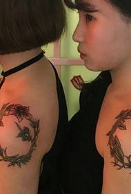 татуировкасы суреттері бар қыздар мен ерлі-зайыптыларға қолайлы