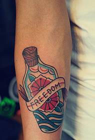 креативная татуировка бутылки вне руки татуировка картина