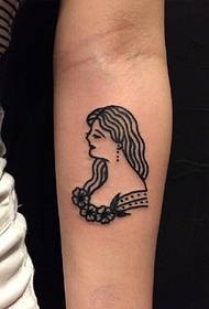 tatuazh i femrës me krah